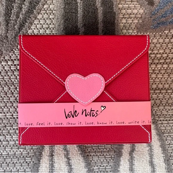 Bath & Body Works Love Notes Valentine Stationary Gift Set Pen/Notes/Envelope - Picture 2 of 5
